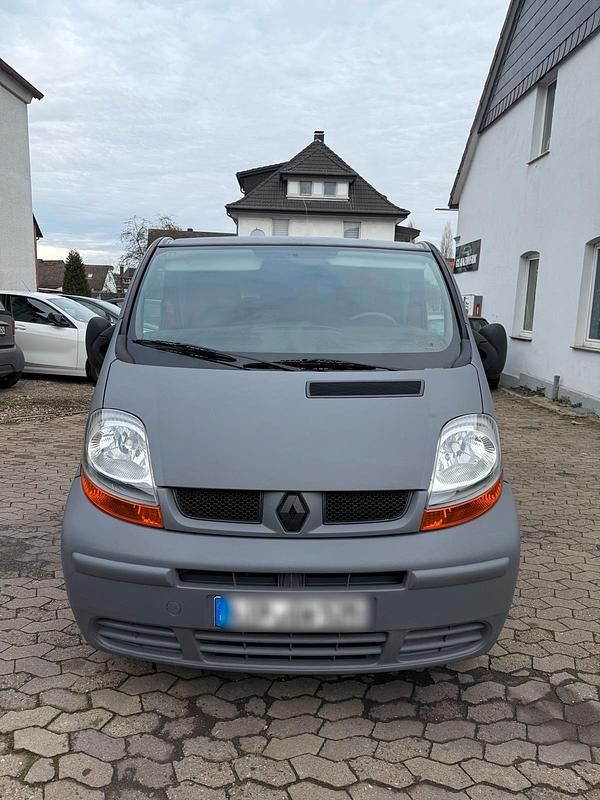 Grau Gebraucht 2001 Renault Trafic Van / Kleinbus | 4.000 € - Bild 1/4