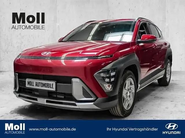 Ultimate red / met Gebraucht 2023 Hyundai Kona Trend SUV | 22.880 € (Fairer Preis) - Bild 1/4