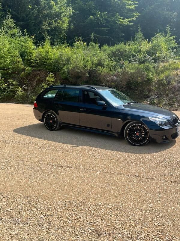 Schwarz Gebraucht 2005 BMW 545 M Sport Kombi | 12.100 € - Bild 1/4