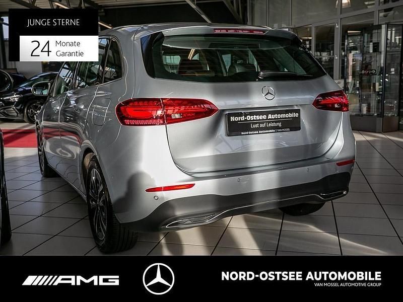 Gebraucht Mercedes B200 Progressive 150 PS (110 kW) 2024 Metalliclack hightechsilber Van / Kleinbus