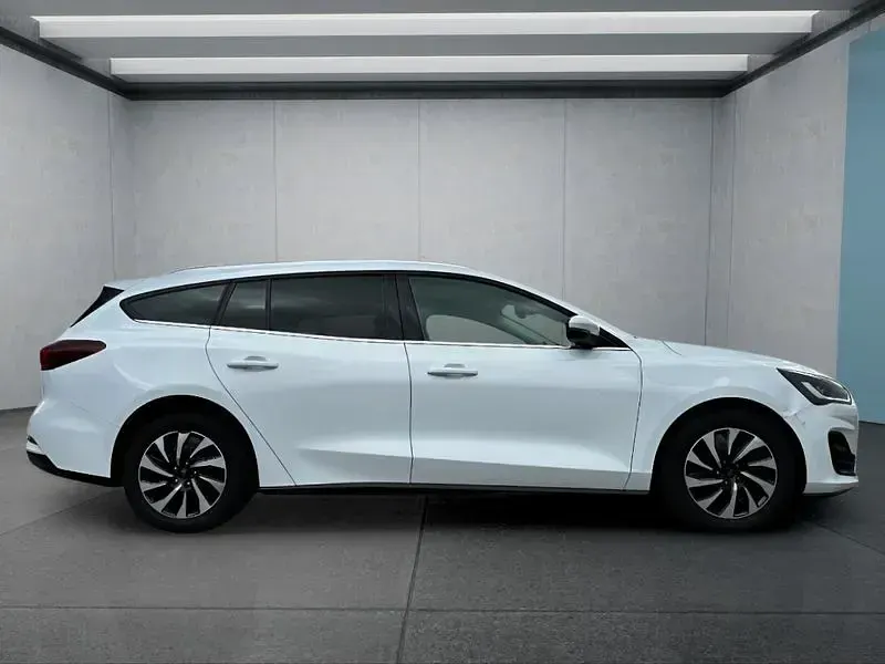 Gebraucht Ford Focus Titanium 125 PS (91 kW) 2023 Weiß Kombi