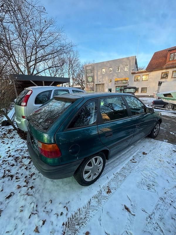 Gebraucht Opel Astra 58 PS (42 kW) 1994 Grün Kleinwagen