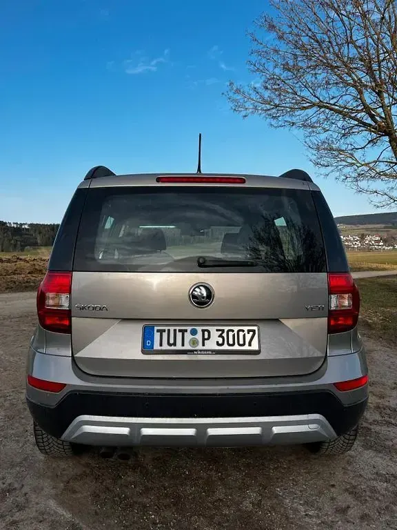 Gebraucht Skoda Yeti 105 PS (77 kW) 2015 Beige SUV