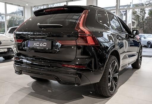 Neu Volvo XC60 Plus 455 PS (334 kW) 2026 Onyx schwarz SUV