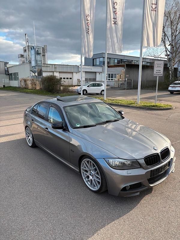 Gebraucht BMW 330 245 PS (180 kW) 2011 Grau Limousine