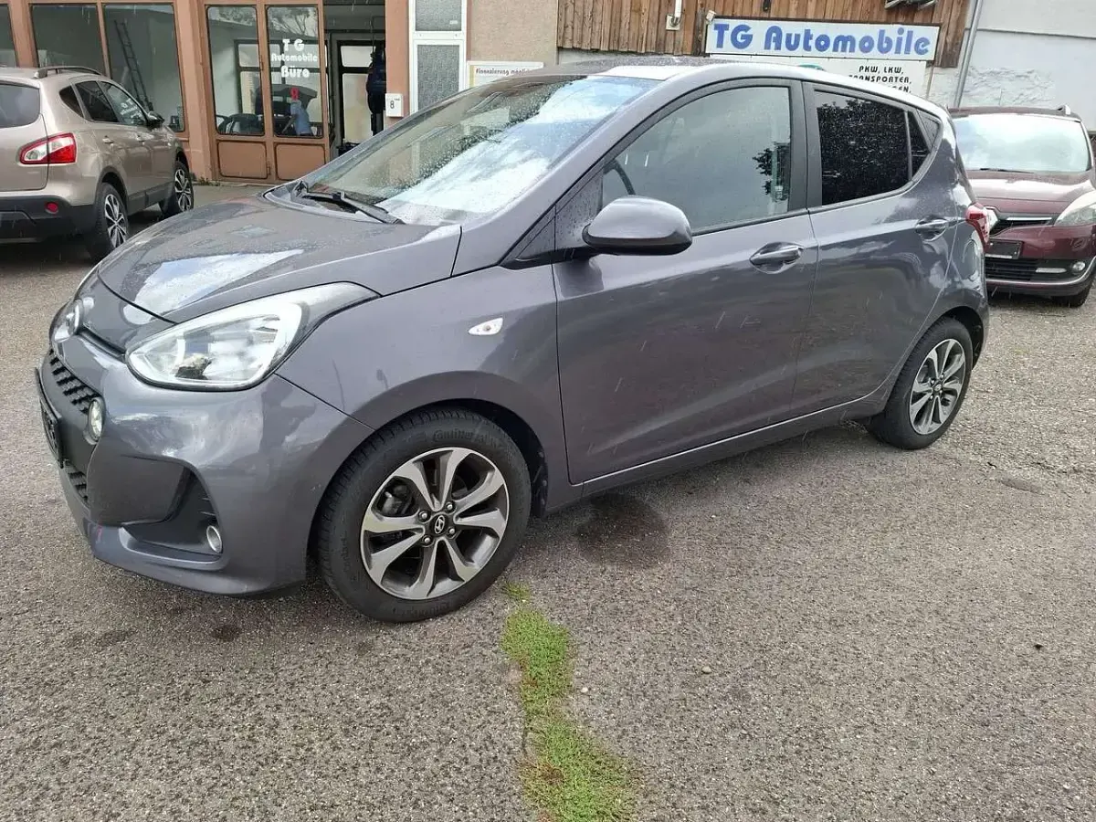 Gebraucht Hyundai i10 YES! 87 PS (63 kW) 2017 Star dust / met Kleinwagen