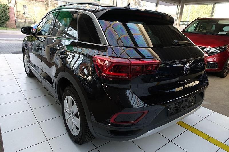 Gebraucht VW T-Roc Move 116 PS (85 kW) 2024 Schwarz SUV