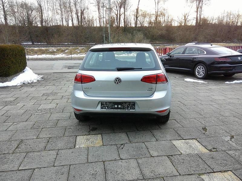 Second-hand VW Golf VII Trendline 86 CP (63 kW) 2015 Argintiu Berlinǎ