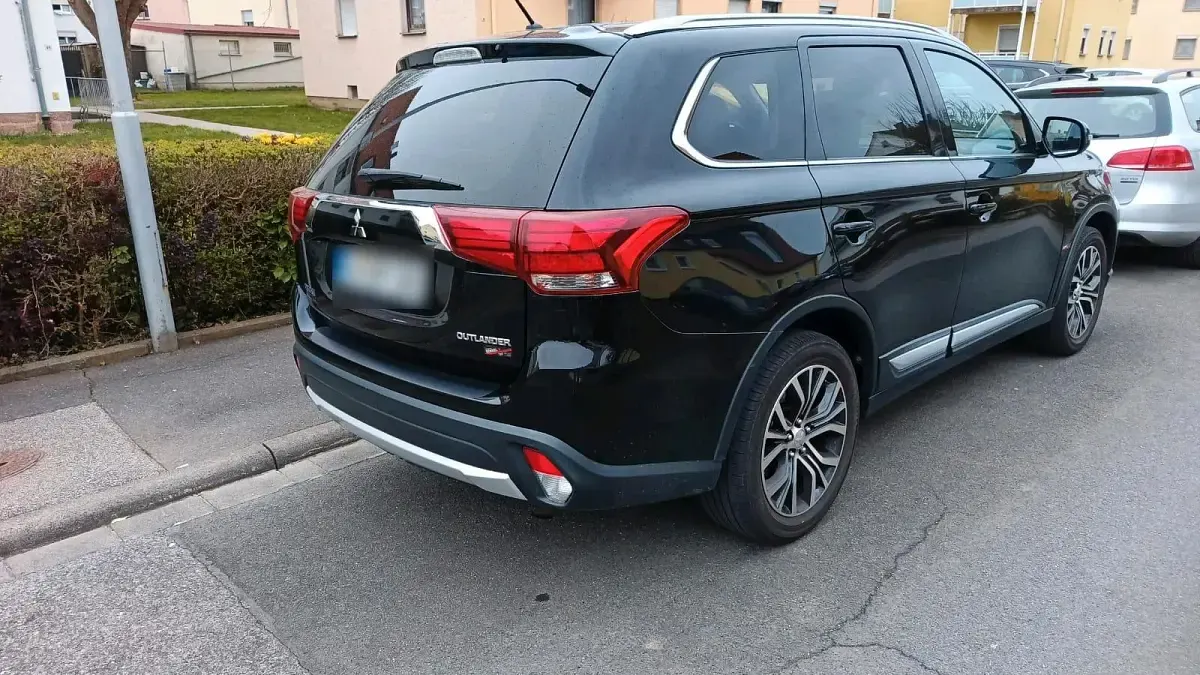 Gebraucht Mitsubishi Outlander 150 PS (110 kW) 2016 Schwarz SUV