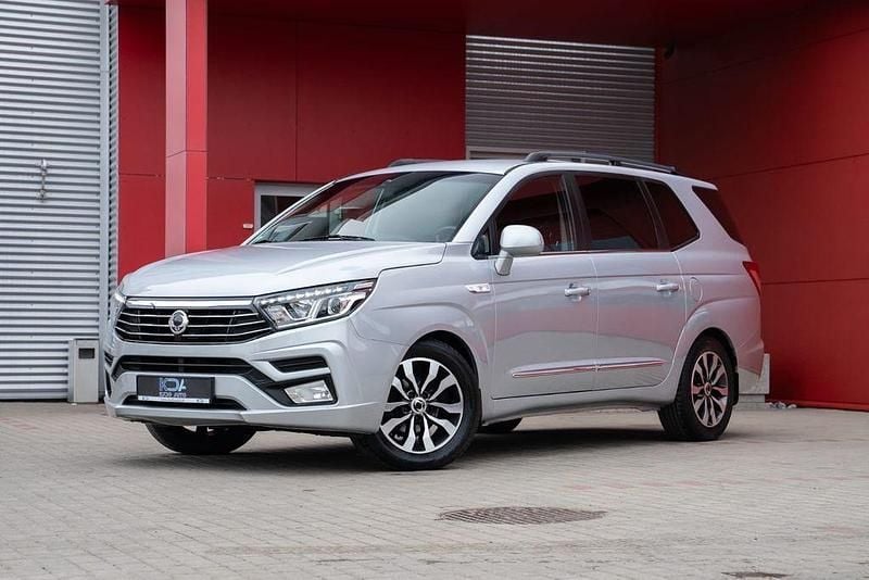 Silber Gebraucht 2018 Ssangyong (KGM) Rodius Crystal Van / Kleinbus | 18.000 € (Teuer) - Bild 1/4