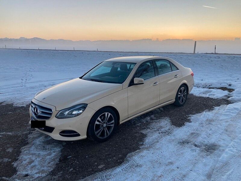 Beige Gebraucht 2014 Mercedes E200 Avantgarde Limousine | 12.777 € (Superpreis) - Bild 1/4