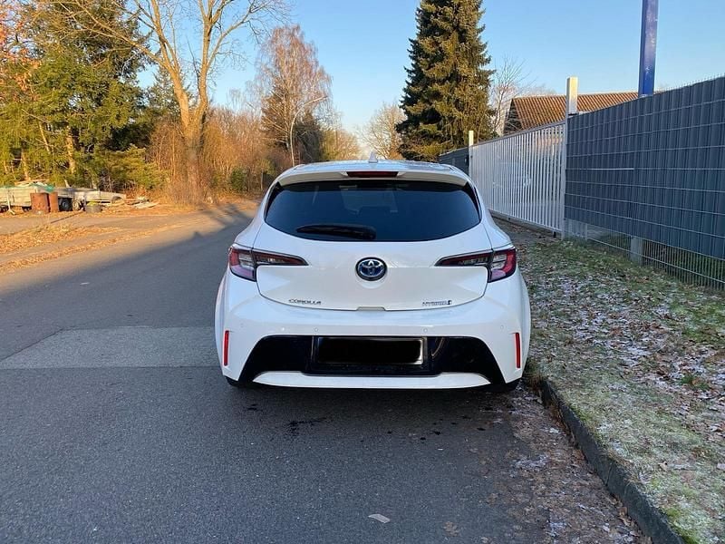 Gebraucht Toyota Corolla Hybrid 98 PS (72 kW) 2019 Weiß Kleinwagen