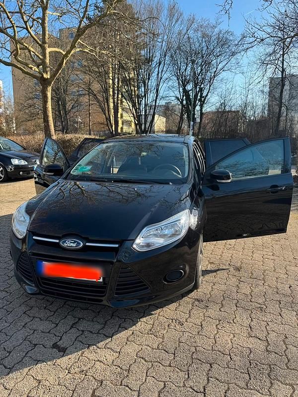 Gebraucht Ford Focus 105 PS (77 kW) 2014 Schwarz Kombi