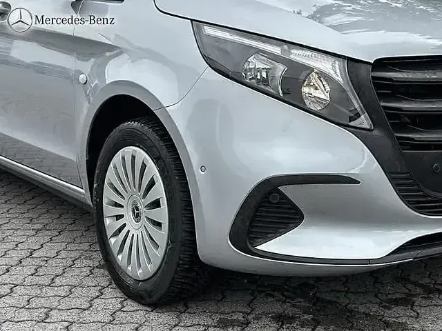 Gebraucht Mercedes Vito 163 PS (119 kW) 2025 Hightechsilber metallic Van