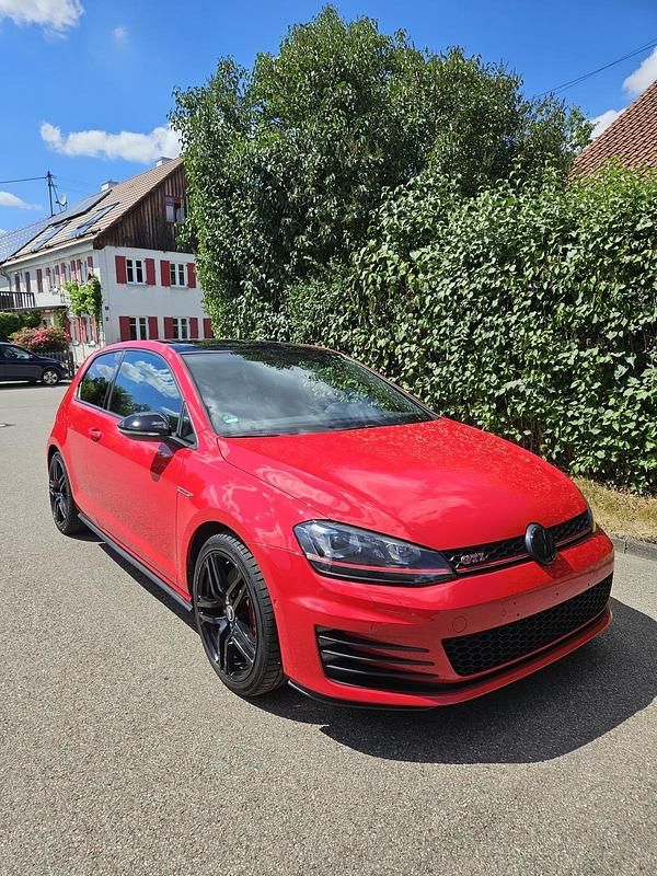Rot Gebraucht 2015 VW Golf VII GTI Limousine | 15.700 € (Fairer Preis) - Bild 1/4