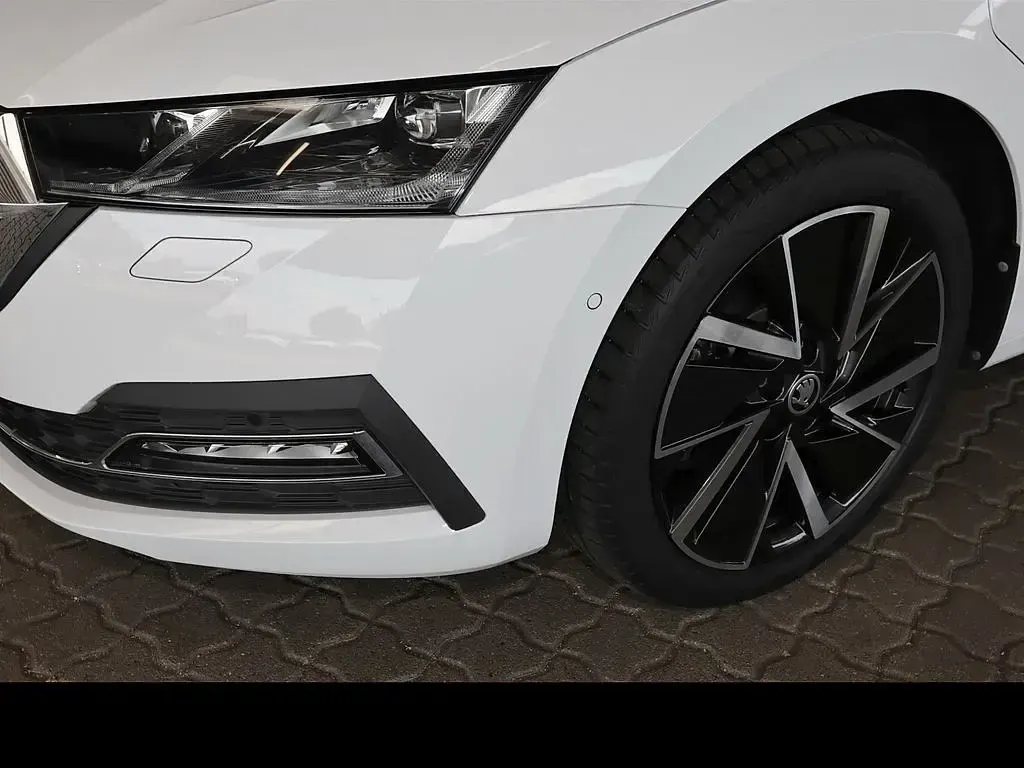 Gebraucht Skoda Octavia First Edition 150 PS (110 kW) 2021 Moonweiss metallic Kombi