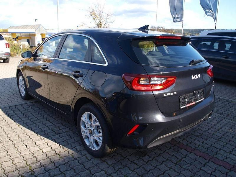 Neu Kia Ceed 140 PS (102 kW) 2025 Schwarz Kleinwagen
