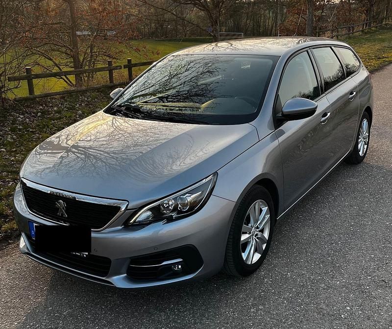 Gebraucht Peugeot 308 Active 131 PS (96 kW) 2019 Grau Kombi