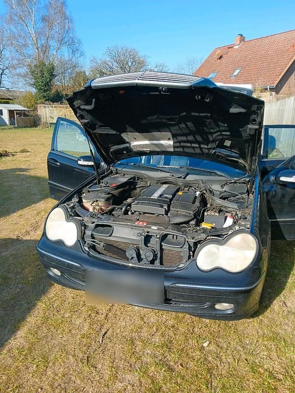 Gebraucht Mercedes C180 143 PS (105 kW) 2003 Schwarz Kombi