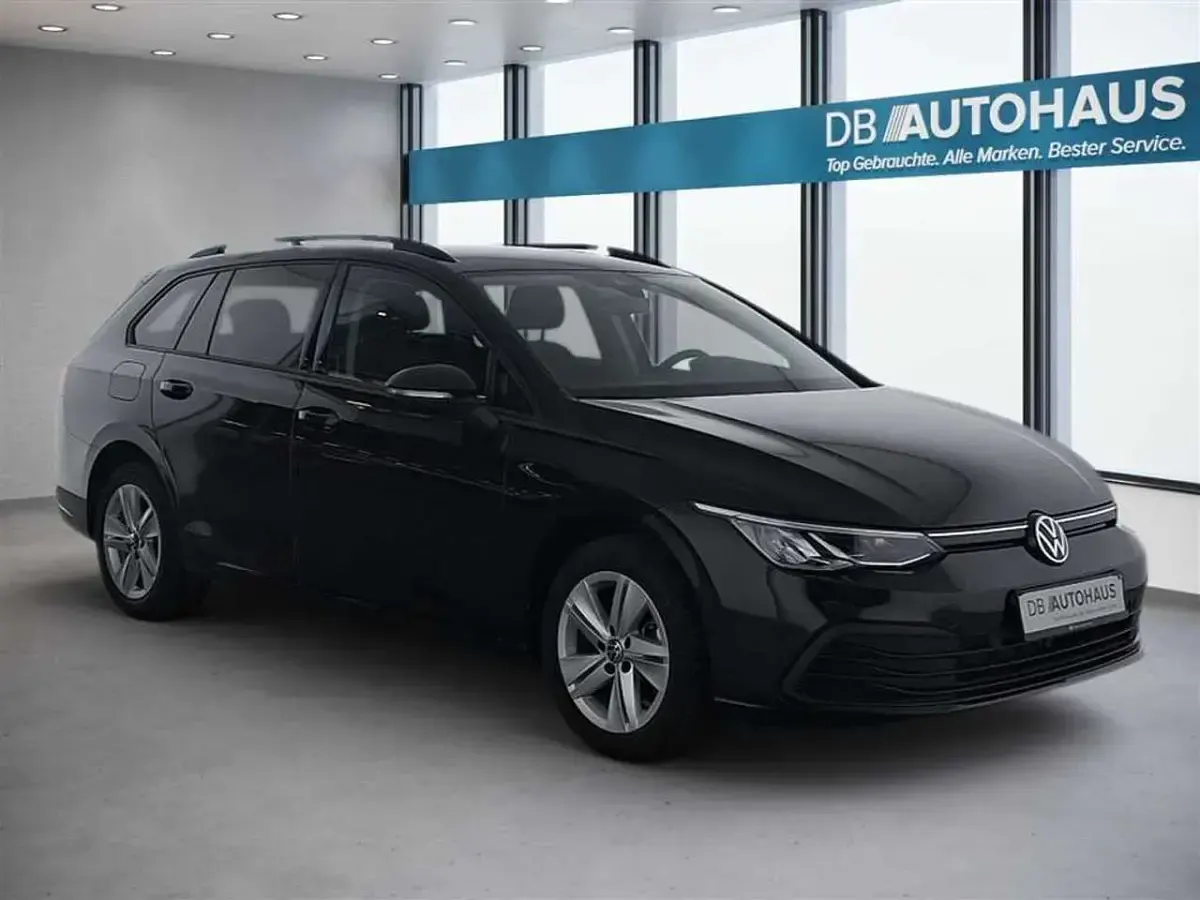 Gebraucht VW Golf VIII Life 110 PS (80 kW) 2024 Schwarz Kombi