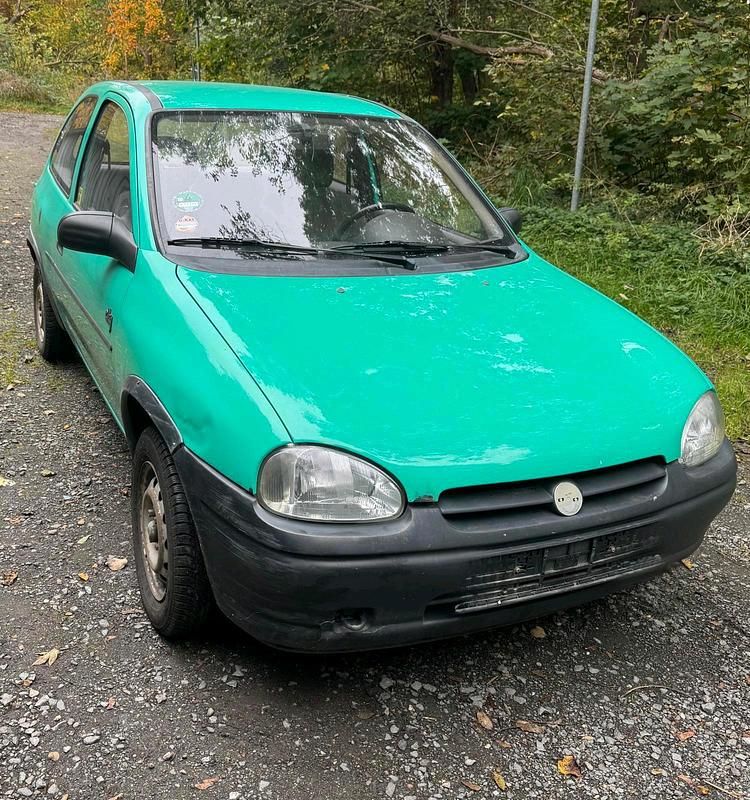 Grün Gebraucht 1998 Opel Corsa Kleinwagen | 400 € (Superpreis) - Bild 1/4