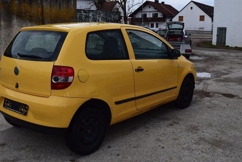 Gebraucht VW Fox 54 PS (39 kW) 2006 Gelb Kleinwagen