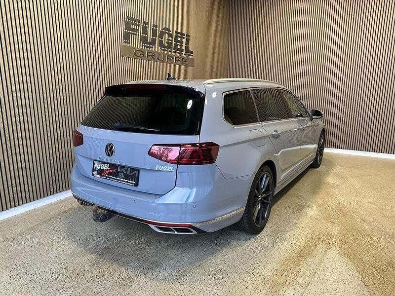 Gebraucht VW Passat R-line 200 PS (147 kW) 2023 Mondsteingrau Kombi
