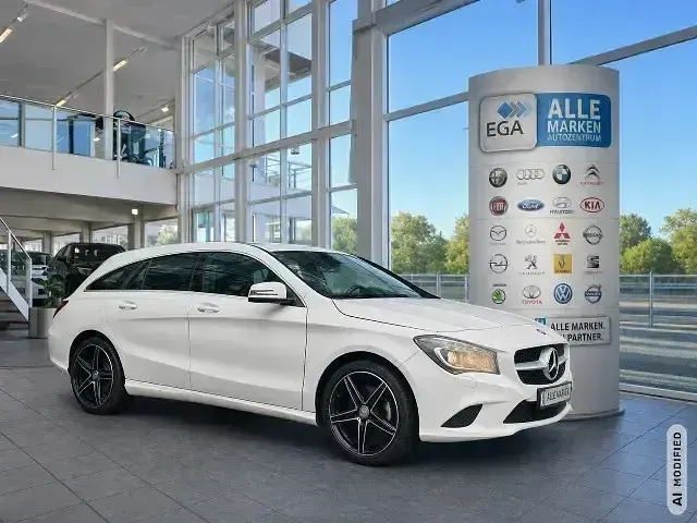 Gebraucht Mercedes CLA200 Shooting Brake 156 PS (114 kW) 2015 Weiß Kombi
