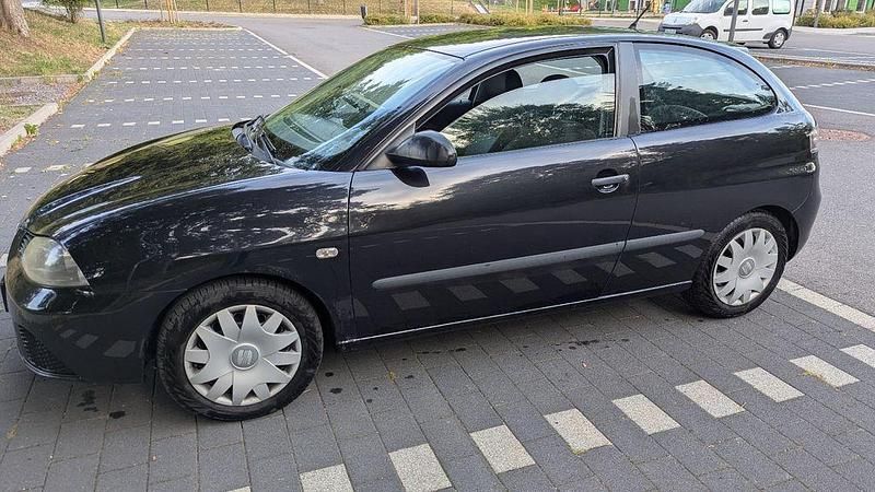Schwarz Gebraucht 2006 Seat Ibiza Limousine | 950 € - Bild 1/4