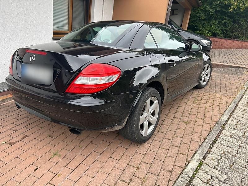 Second-hand Mercedes SLK200 163 CP (119 kW) 2004 Negru Cabrio