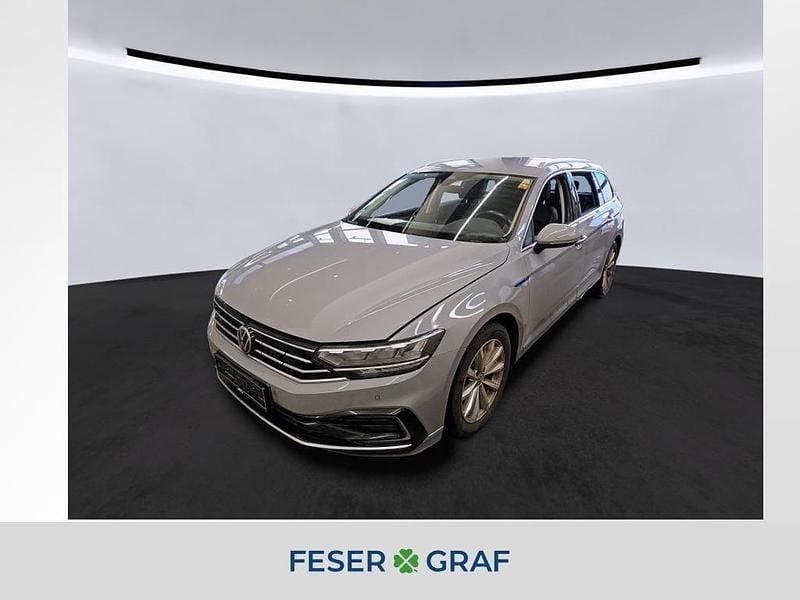 Mondsteingrau Gebraucht 2022 VW Passat GTE Kombi | 22.880 € (Fairer Preis) - Bild 1/4