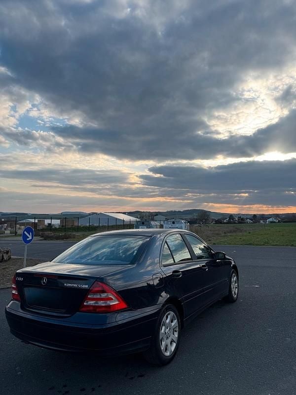 Gebraucht Mercedes C180 143 PS (105 kW) 2004 Schwarz Limousine