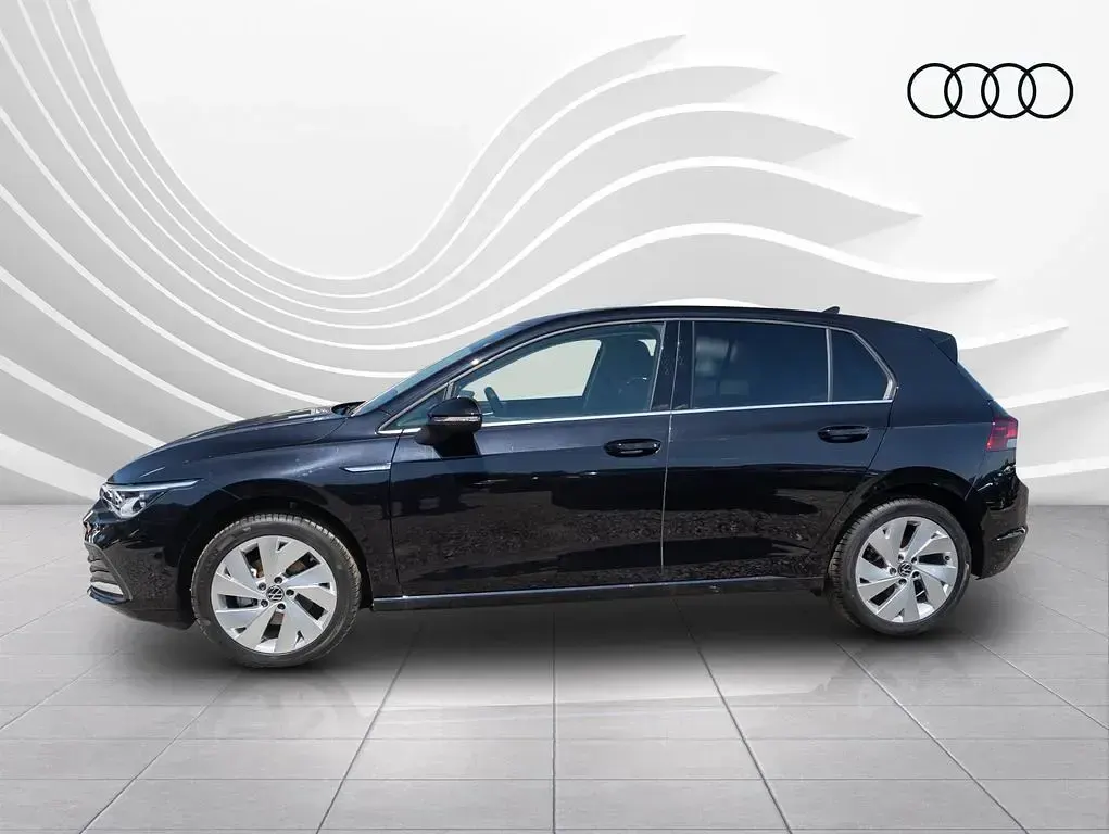 Gebraucht VW Golf VIII Style 131 PS (96 kW) 2023 Deep black perleffekt Limousine
