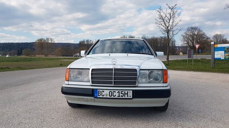 Weiß Gebraucht 1989 Mercedes 230 Coupé | 10.000 € - Bild 1/4
