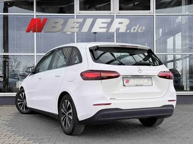 Second-hand Mercedes B180 136 CP (100 kW) 2024 Alb Monovolum