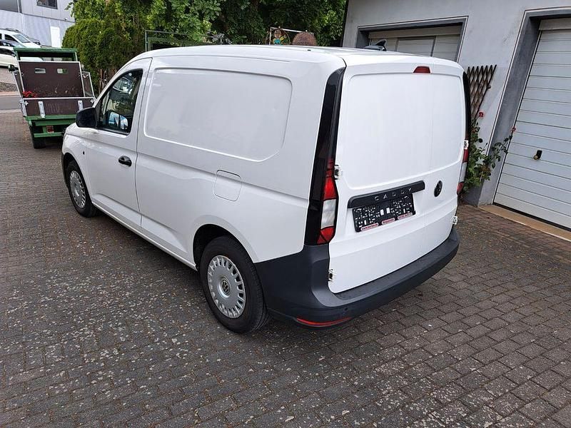 Second-hand VW Caddy 102 CP (75 kW) 2022 Alb Monovolum