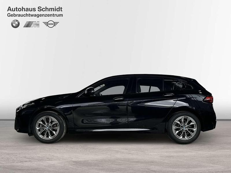 Gebraucht BMW 120 156 PS (114 kW) 2024 Saphirschwarz (metallic) Kleinwagen