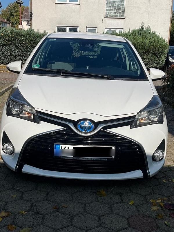 Weiß Gebraucht 2017 Toyota Yaris Kleinwagen | 11.000 € (Superpreis) - Bild 1/4