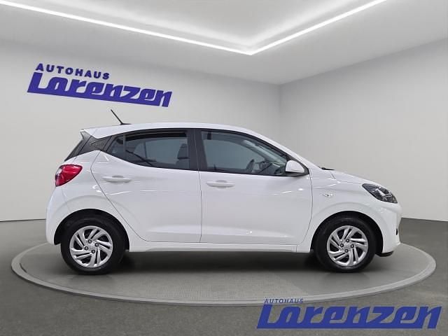 Gebraucht Hyundai i10 Select 63 PS (46 kW) 2024 Atlas white / sol (weiss) Kleinwagen