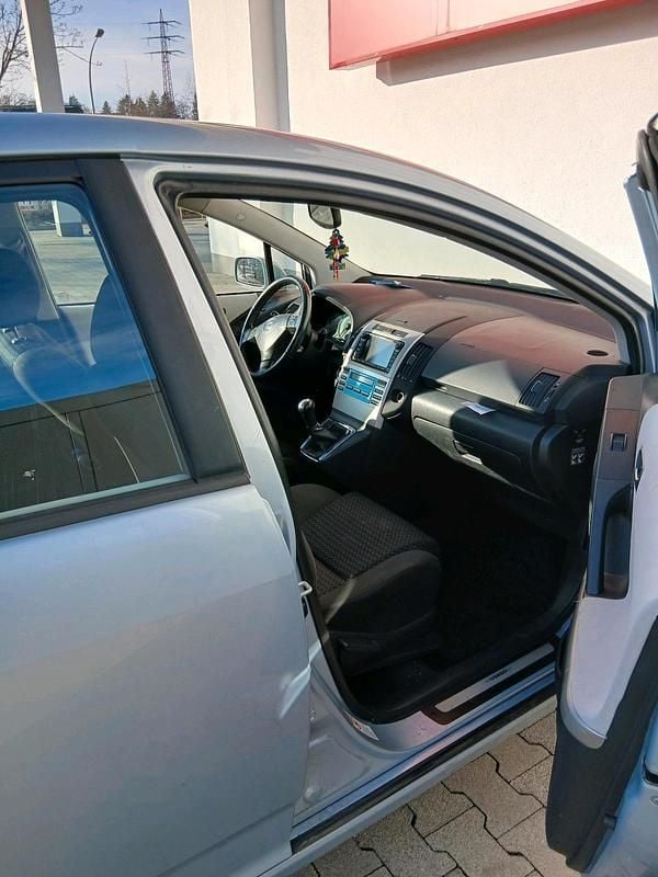 Blau Gebraucht 2008 Toyota Verso Van / Kleinbus | 3.000 € (Guter Preis) - Bild 1/4