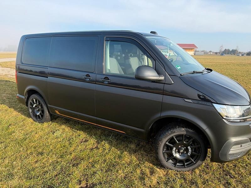 Gebraucht VW Multivan Trendline 150 PS (110 kW) 2021 Schwarz Van