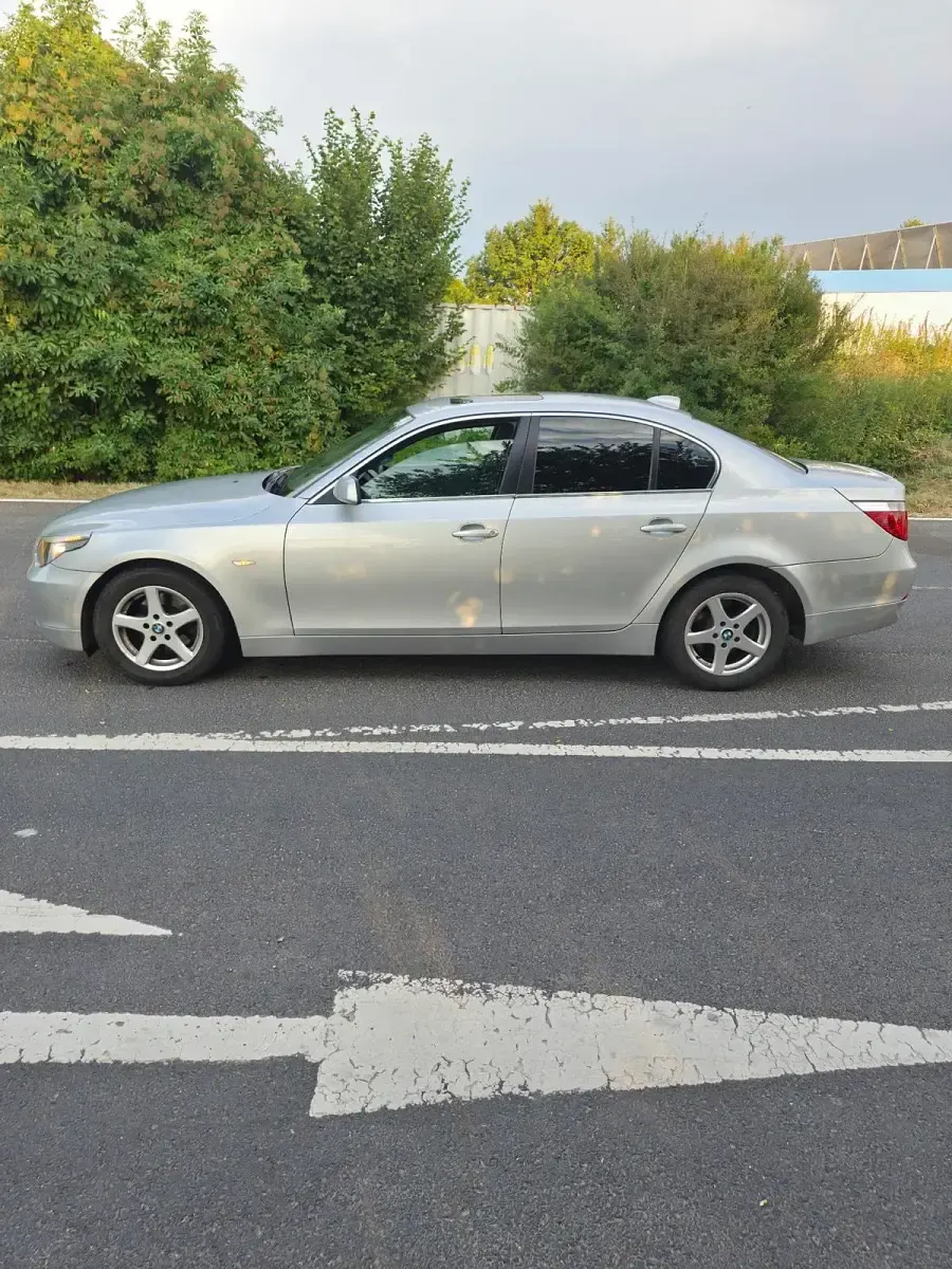 Gebraucht BMW 525 177 PS (130 kW) 2004 Grau Limousine