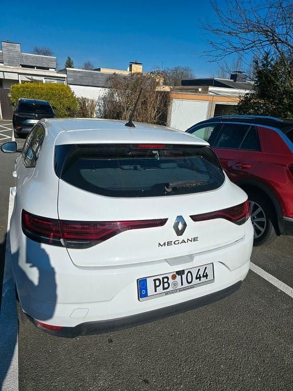 Gebraucht Renault Mégane IV Life 116 PS (85 kW) 2021 Weiß Limousine