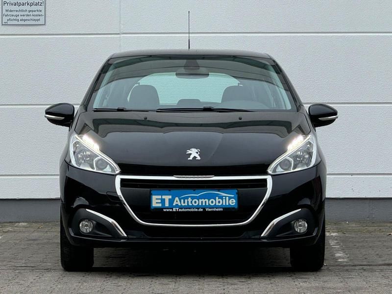 Gebraucht Peugeot 208 82 PS (60 kW) 2018 Schwarz Kleinwagen