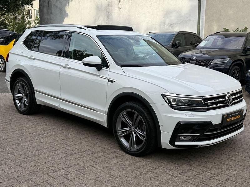 Weiß Gebraucht 2020 VW Tiguan Allspace R-line SUV | 26.290 € (Teuer) - Bild 1/4