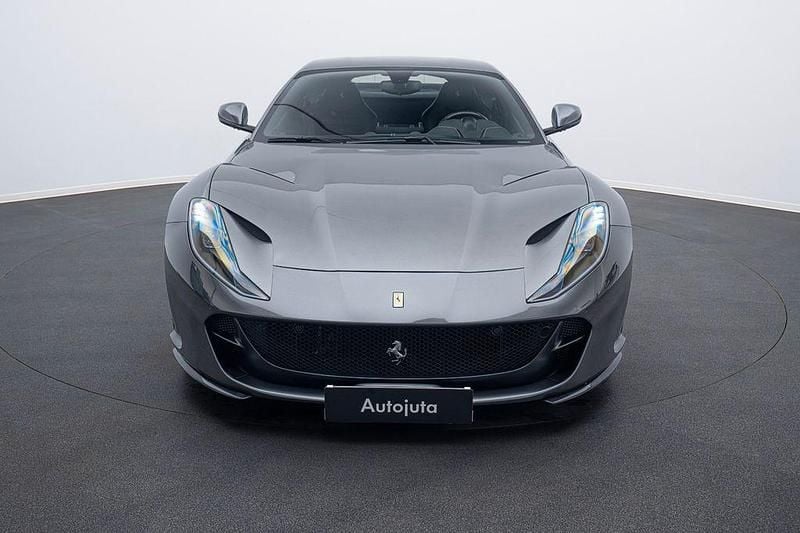 Gebraucht Ferrari 812 795 PS (584 kW) 2019 Grau