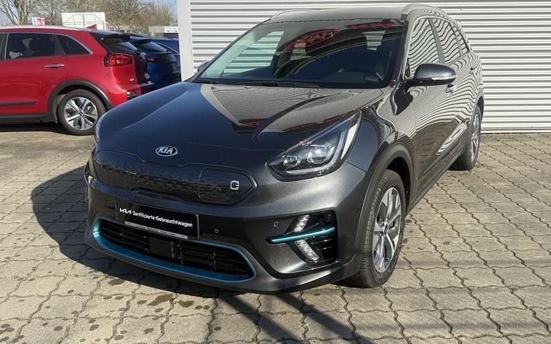 Grau Gebraucht 2021 Kia e-Niro Spirit SUV | 24.990 € (Guter Preis) - Bild 1/4