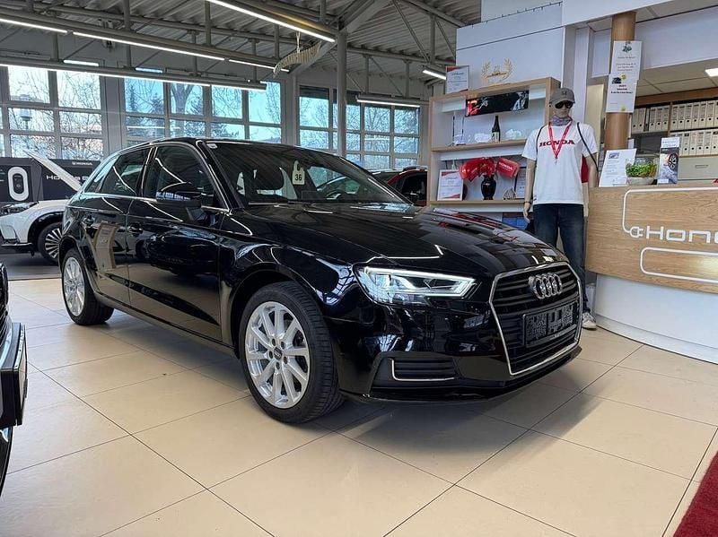 Gebraucht Audi A3 Sportback Design 116 PS (85 kW) 2017 Brillantschwarz Kleinwagen