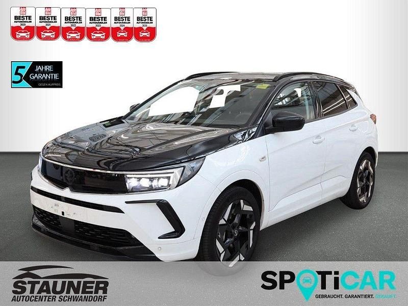 Jade weiß/dach schwarz (metallic) Gebraucht 2023 Opel Grandland X GSe SUV | 26.980 € (Guter Preis) - Bild 1/4