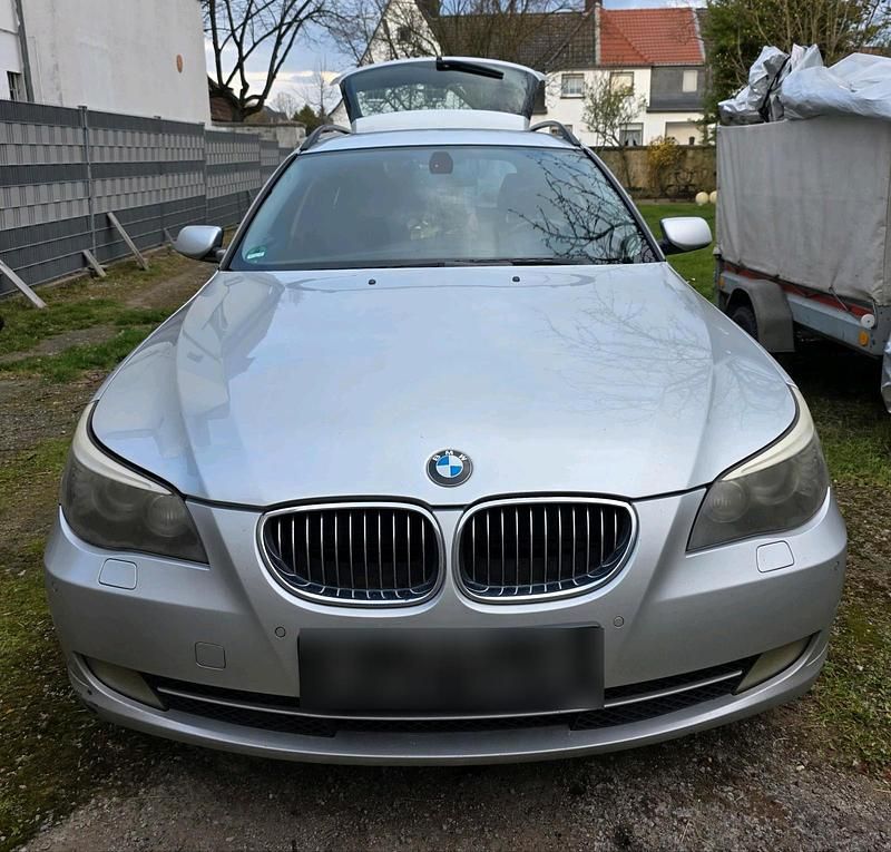 Gebraucht BMW 530 235 PS (172 kW) 2008 Silber Kombi